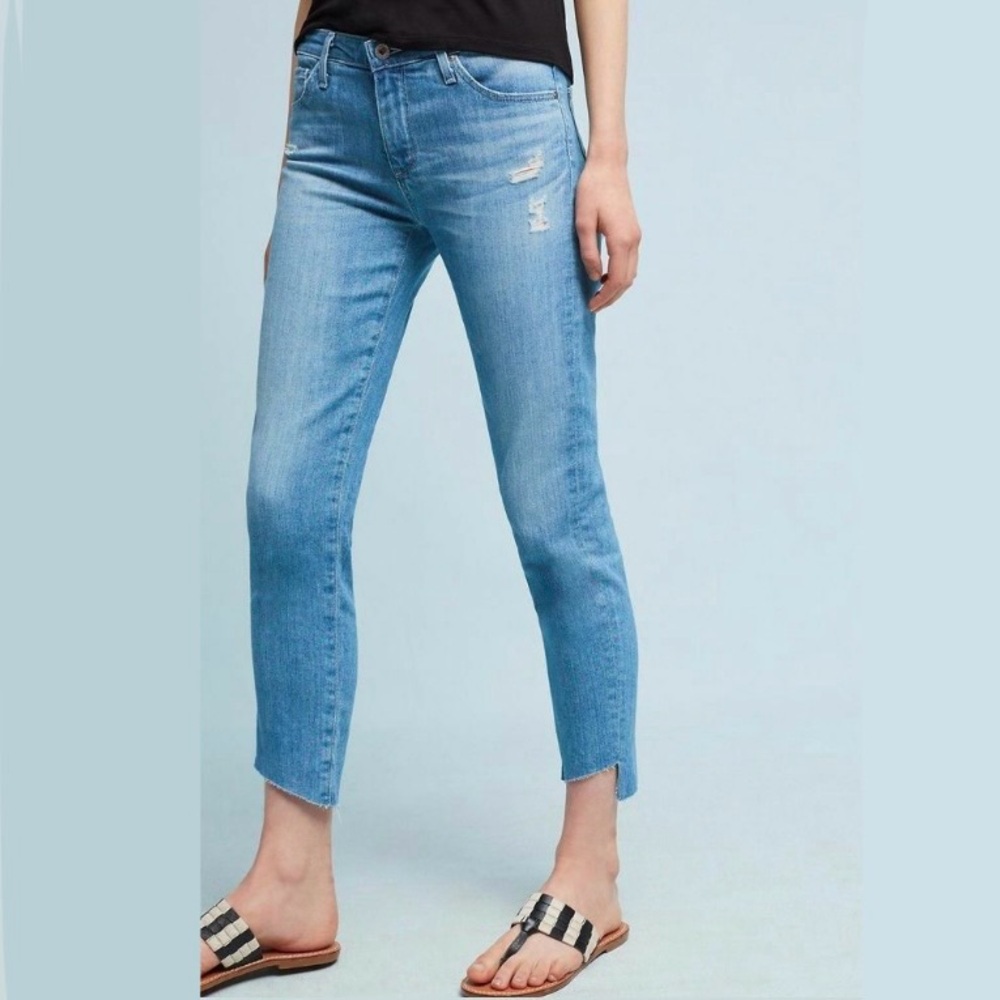 Adriano Goldschmied AG mid-rise Stevie capri light-wash distressed jeans. 💙